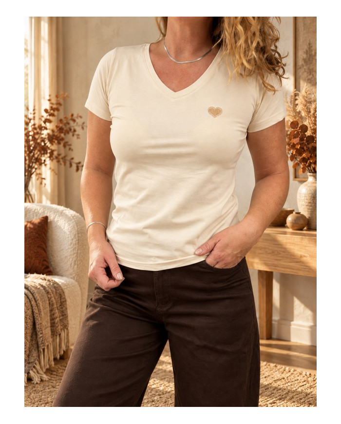 T-shirt beige & petit cœur doré