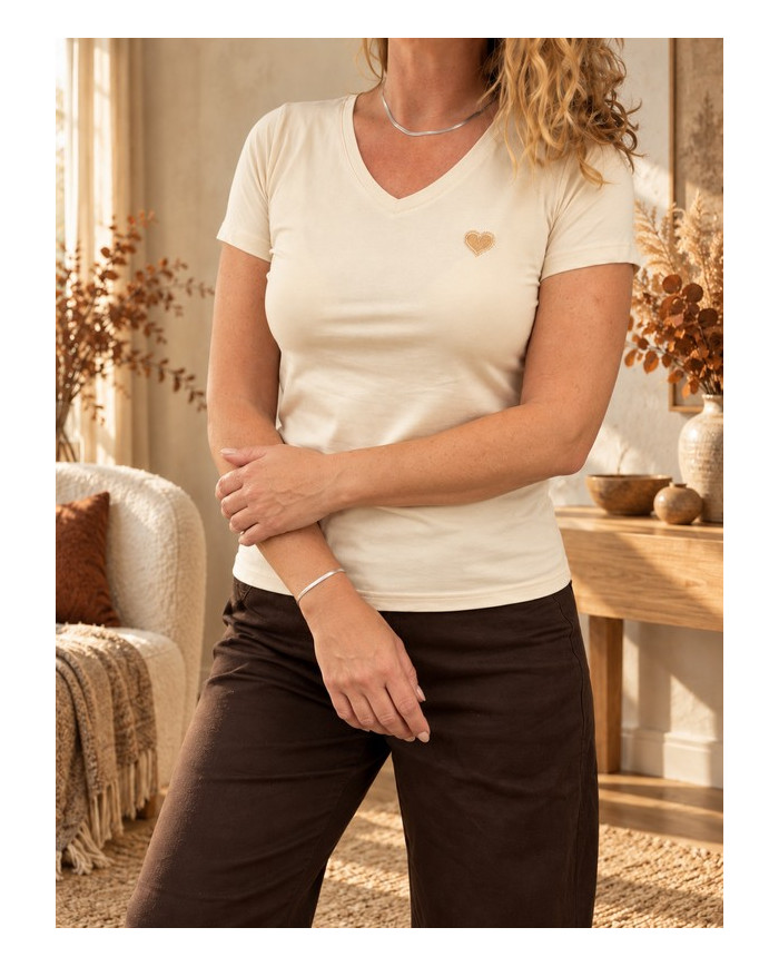 T-shirt beige & petit cœur doré