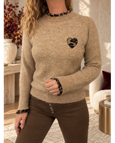 Pull taupe & cœur léopard