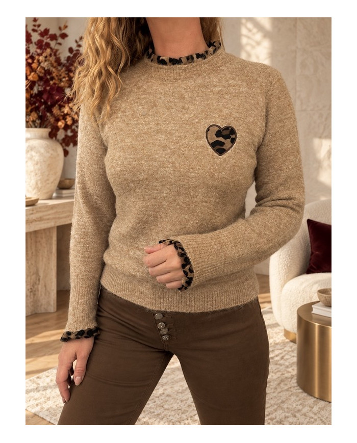 Pull taupe & cœur léopard