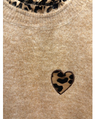 Pull taupe & cœur léopard