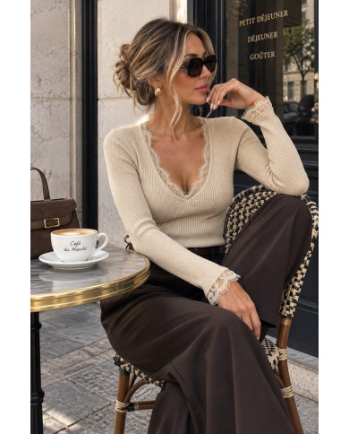 Petit pull en maille beige & dentelle Samia