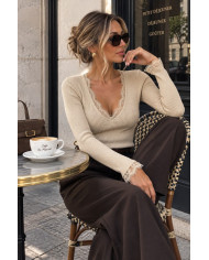 Petit pull en maille beige & dentelle Samia