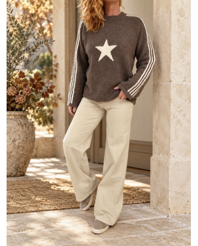Pull chaud taupe avec étoile écru