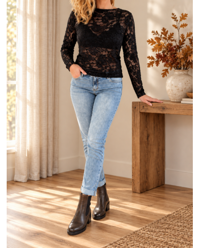 Top chic en dentelle noir