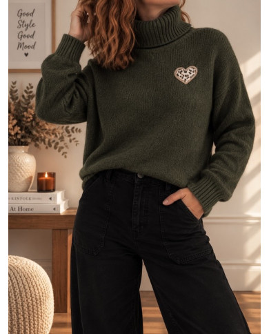 Pull col roulé kaki & cœur léopard