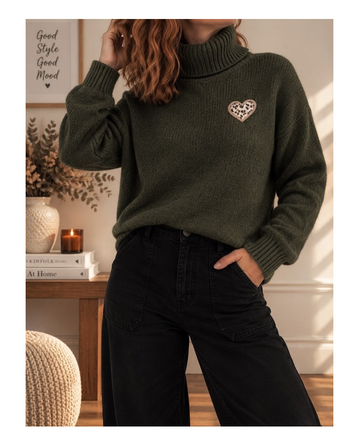 Pull col roulé kaki & cœur léopard