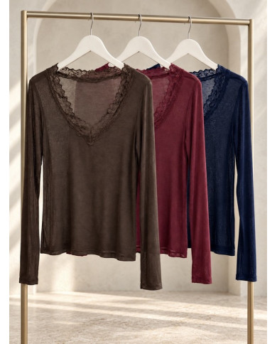 Top dentelle cachemire / sous pull