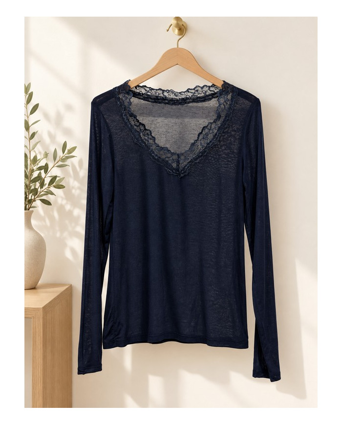 Top dentelle cachemire / sous pull
